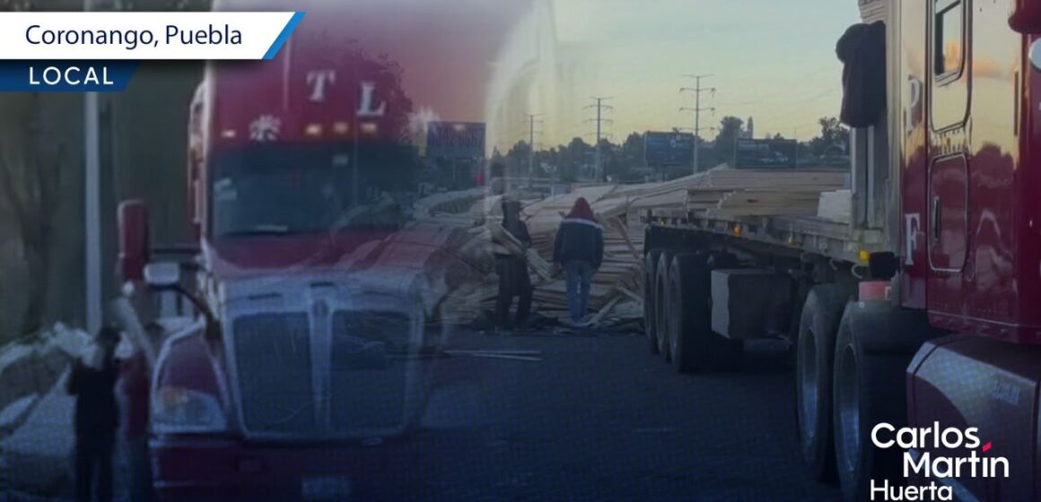 Tráiler cargado de madera vuelca en la autopista México-Puebla; deja un herido y la vía paralizada