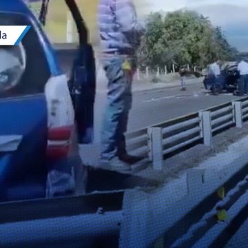 Mueren dos adultos mayores tras volcadura en Esperanza