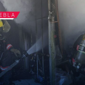 Incendio en la colonia Obrera Textil deja a una mujer intoxicada por humo