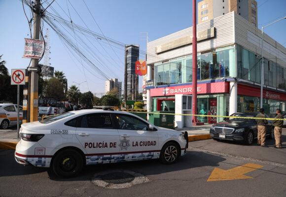 Cuentahabiente es baleado durante asalto en Plaza Solé, Zavaleta; hay un detenido