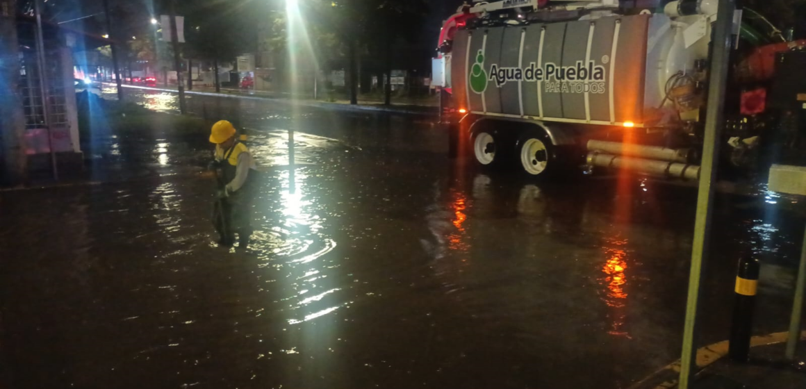 Agua de Puebla intensifica el desazolve y limpieza del drenaje ante fuertes lluvias
