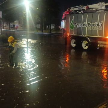 Agua de Puebla intensifica el desazolve y limpieza del drenaje ante fuertes lluvias