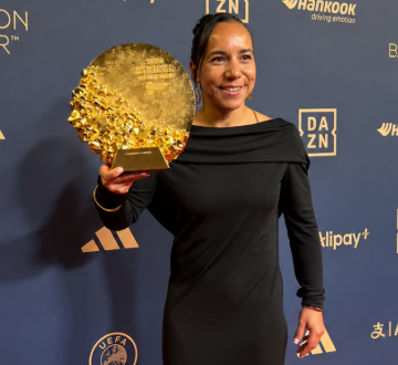 Charlyn Corral hace historia: recibe el Balón de Oro 2026 como la mejor delantera del mundo