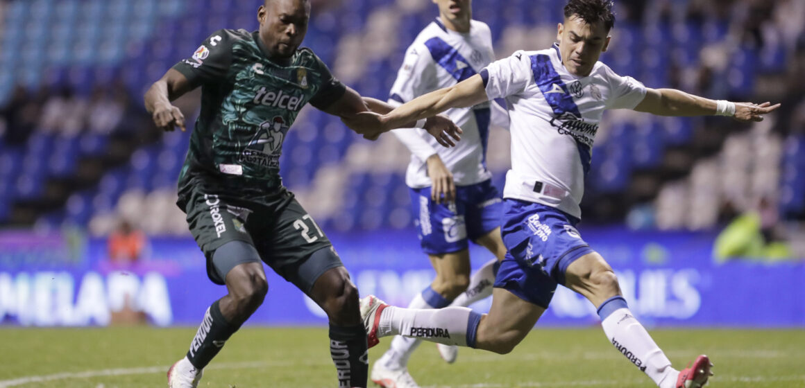 Puebla rescata el empate ante León con un golazo agónico en el Estadio Cuauhtémoc