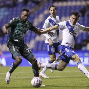 Puebla rescata el empate ante León con un golazo agónico en el Estadio Cuauhtémoc