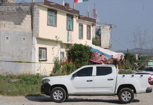 Asesinan a balazos a mujer en local de ropa en Santa Lucía