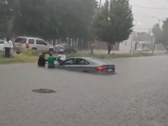 Inundaciones afectan Cuautlancingo, Cholula y Puebla capital tras intensa lluvia