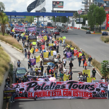 Reabren la Vía Atlixcáyotl tras bloqueo de transportistas de Palalia’s Tours