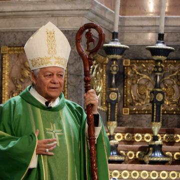 Víctor Sánchez Espinosa pide oraciones por la salud del papa León XIV