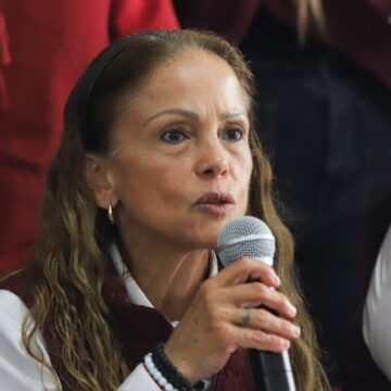 Olga Lucía Romero renuncia a la dirigencia de Morena Puebla y busca candidatura en Tehuacán