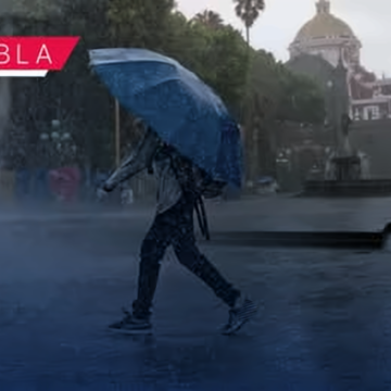 Lluvia intensa provoca inundaciones y complicaciones viales en Puebla